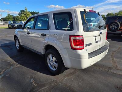 2010 Ford Escape XLS   - Photo 5 - Flushing, MI 48433