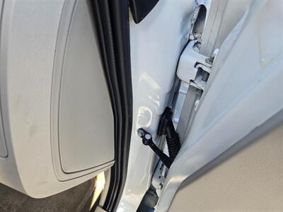 2010 Ford Escape XLS   - Photo 21 - Flushing, MI 48433