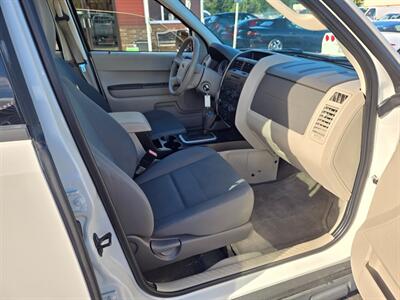 2010 Ford Escape XLS   - Photo 19 - Flushing, MI 48433