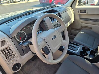 2010 Ford Escape XLS   - Photo 11 - Flushing, MI 48433