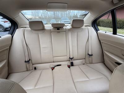 2015 BMW 328i xDrive AWD - Photo 10 - Flushing, MI 48433