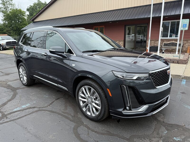 2023 Cadillac XT6 Premium Luxury AWD - Photo 1 - Flushing, MI 48433