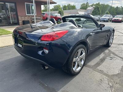 2007 Pontiac Solstice Convertible   - Photo 13 - Flushing, MI 48433