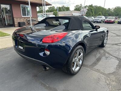 2007 Pontiac Solstice Convertible   - Photo 4 - Flushing, MI 48433