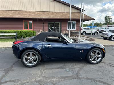 2007 Pontiac Solstice Convertible   - Photo 2 - Flushing, MI 48433