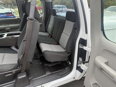 2008 Chevrolet Silverado 2500 Work Truck  4WD - Photo 16 - Flushing, MI 48433