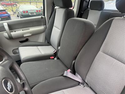 2008 Chevrolet Silverado 2500 Work Truck  4WD - Photo 15 - Flushing, MI 48433