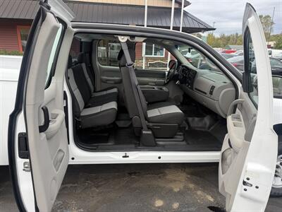 2008 Chevrolet Silverado 2500 Work Truck  4WD - Photo 21 - Flushing, MI 48433