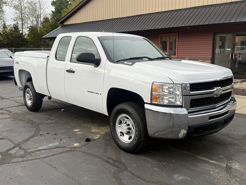 2008 Chevrolet Silverado 2500 Work Truck 4WD - Photo 1 - Flushing, MI 48433