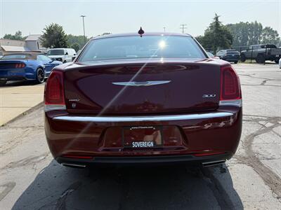 2017 Chrysler 300 Series Limited  AWD - Photo 6 - Flushing, MI 48433