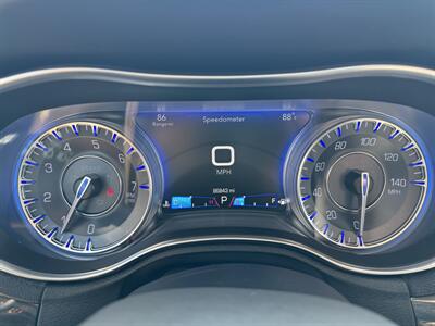 2017 Chrysler 300 Series Limited  AWD - Photo 11 - Flushing, MI 48433