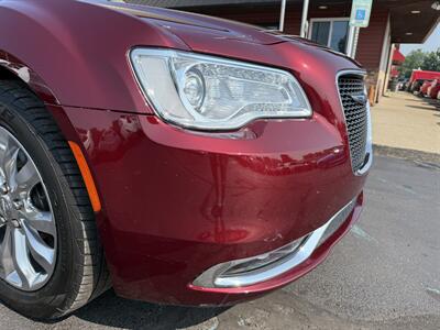 2017 Chrysler 300 Series Limited  AWD - Photo 34 - Flushing, MI 48433