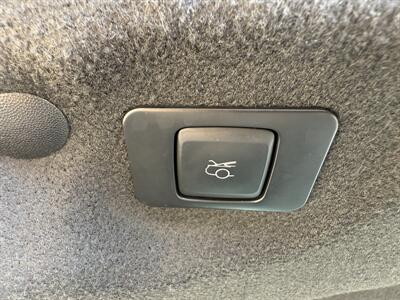 2015 Lincoln MKZ/Zephyr Reserve  AWD - Photo 13 - Flushing, MI 48433