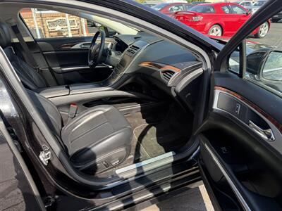 2015 Lincoln MKZ/Zephyr Reserve  AWD - Photo 11 - Flushing, MI 48433