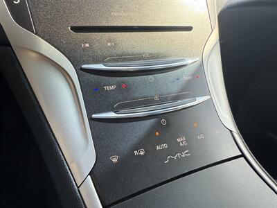 2015 Lincoln MKZ/Zephyr Reserve  AWD - Photo 21 - Flushing, MI 48433