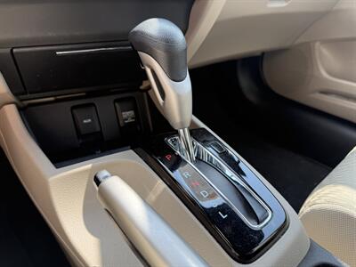 2015 Honda Civic LX   - Photo 18 - Flushing, MI 48433