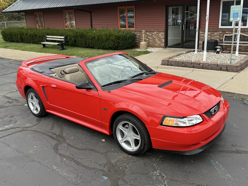 2000 Ford Mustang GT  Convertible - Photo 1 - Flushing, MI 48433