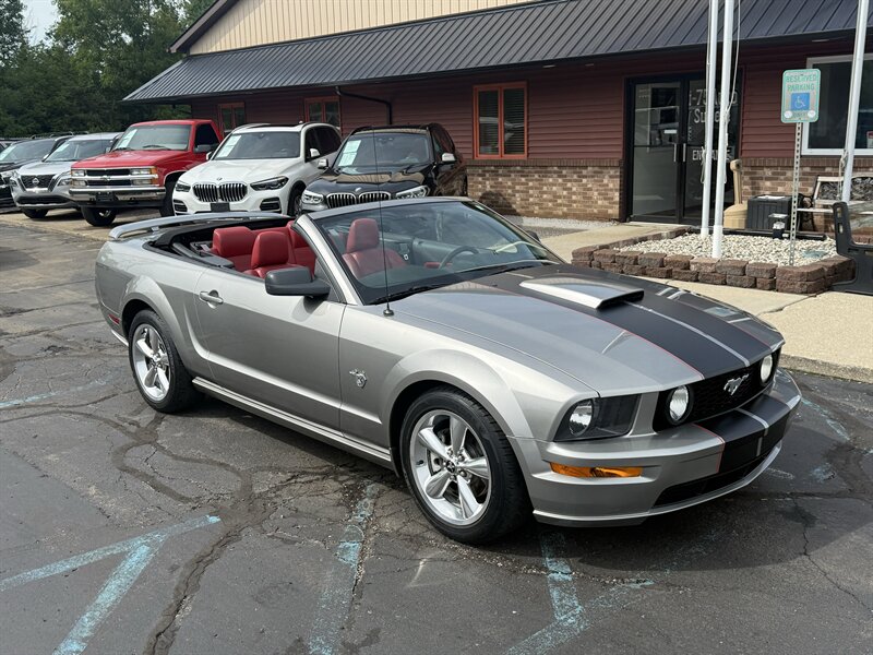 2009 Ford Mustang GT Premium  Convertible - Photo 1 - Flushing, MI 48433