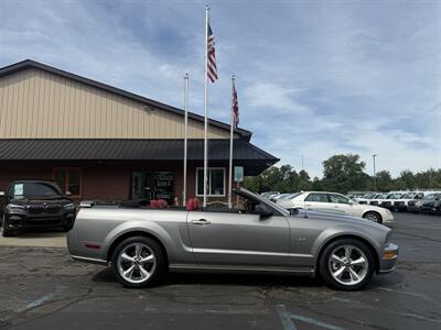 2009 Ford Mustang GT Premium Convertible - Photo 10 - Flushing, MI 48433