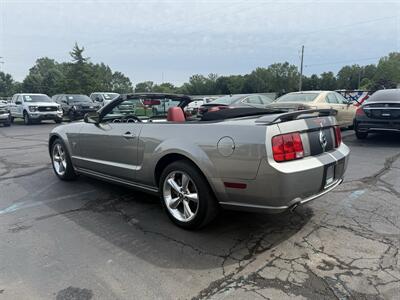 2009 Ford Mustang GT Premium Convertible - Photo 12 - Flushing, MI 48433