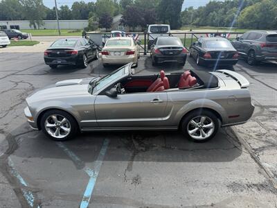 2009 Ford Mustang GT Premium Convertible - Photo 15 - Flushing, MI 48433