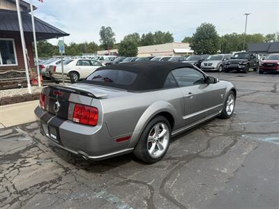 2009 Ford Mustang GT Premium Convertible - Photo 6 - Flushing, MI 48433