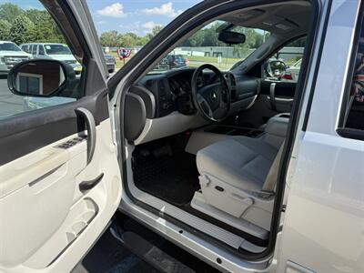 2011 Chevrolet Silverado 1500 LT 4X4 - Photo 8 - Flushing, MI 48433
