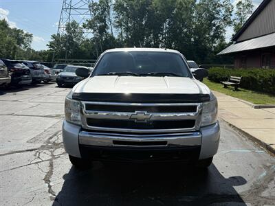 2011 Chevrolet Silverado 1500 LT 4X4 - Photo 2 - Flushing, MI 48433