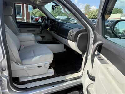 2011 Chevrolet Silverado 1500 LT 4X4 - Photo 30 - Flushing, MI 48433