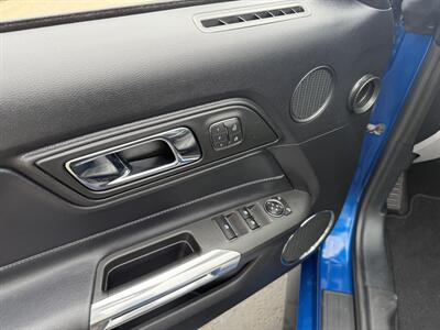 2017 Ford Mustang GT Premium  Convertible - Photo 18 - Flushing, MI 48433