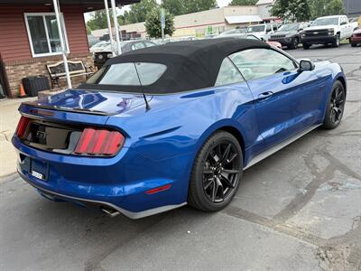 2017 Ford Mustang GT Premium  Convertible - Photo 8 - Flushing, MI 48433
