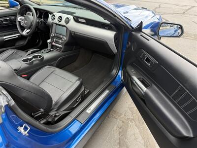 2017 Ford Mustang GT Premium  Convertible - Photo 28 - Flushing, MI 48433