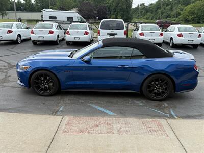 2017 Ford Mustang GT Premium  Convertible - Photo 10 - Flushing, MI 48433