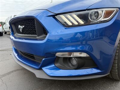 2017 Ford Mustang GT Premium  Convertible - Photo 33 - Flushing, MI 48433