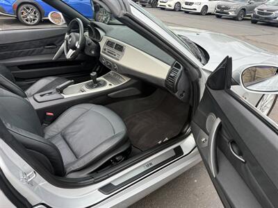 2004 BMW Z4 2.5i Roadster - Photo 44 - Flushing, MI 48433