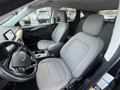 2021 Ford Escape Hybrid SE  AWD - Photo 10 - Flushing, MI 48433