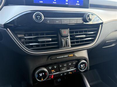 2021 Ford Escape Hybrid SE  AWD - Photo 13 - Flushing, MI 48433