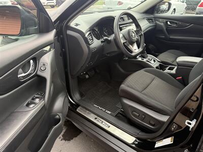 2017 Nissan Rogue SV AWD  ROGUE ONE STAR WARS - Photo 12 - Flushing, MI 48433