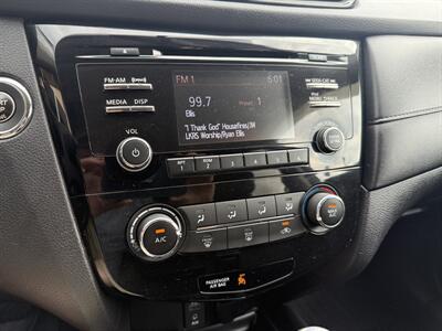 2017 Nissan Rogue SV AWD  ROGUE ONE STAR WARS - Photo 16 - Flushing, MI 48433