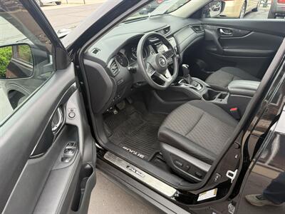 2017 Nissan Rogue SV AWD ROGUE ONE STAR WARS - Photo 18 - Flushing, MI 48433
