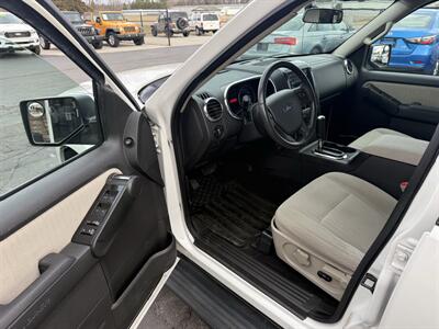 2008 Ford Explorer XLT  4X4 - Photo 11 - Flushing, MI 48433