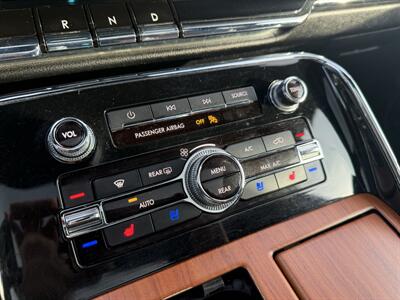 2019 Lincoln Navigator L Reserve  4X4 - Photo 17 - Flushing, MI 48433