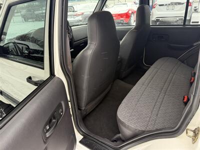 2001 Jeep Cherokee Sport  4X4 - Photo 16 - Flushing, MI 48433