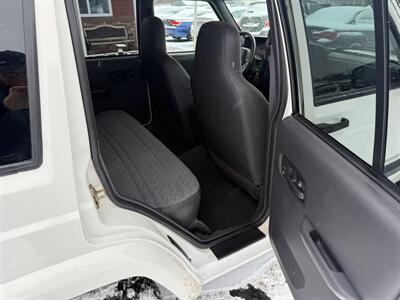 2001 Jeep Cherokee Sport  4X4 - Photo 26 - Flushing, MI 48433