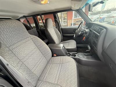 2001 Jeep Cherokee Sport  4X4 - Photo 33 - Flushing, MI 48433