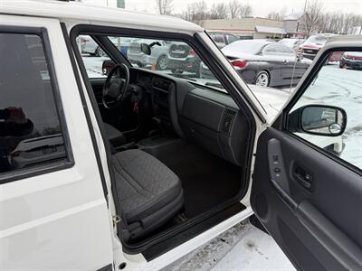 2001 Jeep Cherokee Sport  4X4 - Photo 34 - Flushing, MI 48433