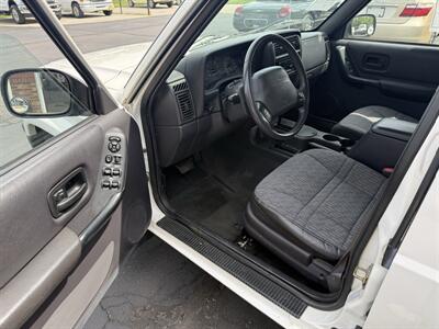 2001 Jeep Cherokee Sport 4X4 - Photo 10 - Flushing, MI 48433