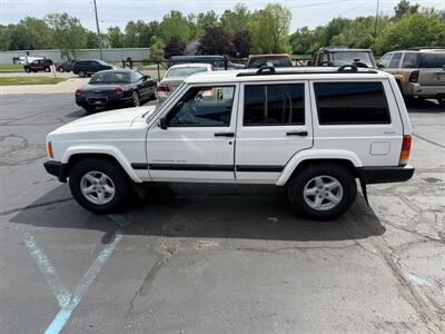 2001 Jeep Cherokee Sport 4X4 - Photo 9 - Flushing, MI 48433