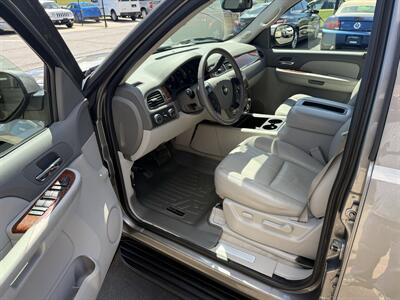 2007 Chevrolet Suburban 2500 LT 4WD - Photo 13 - Flushing, MI 48433