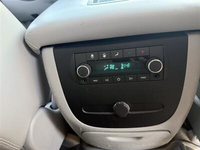 2007 Chevrolet Suburban 2500 LT 4WD - Photo 38 - Flushing, MI 48433